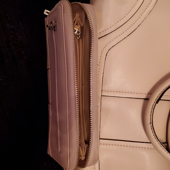 Guess wallet - Picture 2 of 3